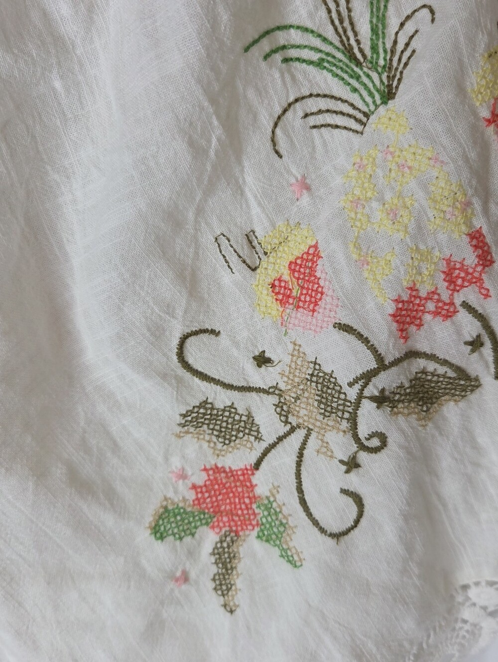 Jennifer And Grace White Embroidered Peasant Blouse - Picture 4 of 9